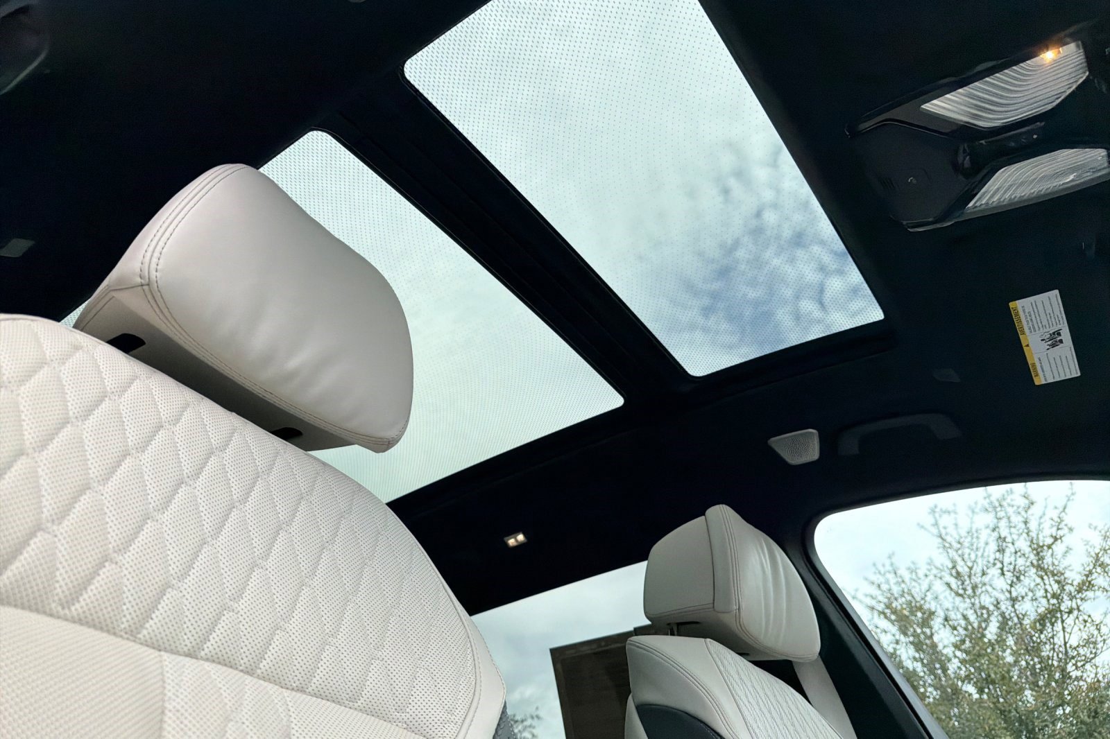 Used 2025 BMW X7 M60i image 22