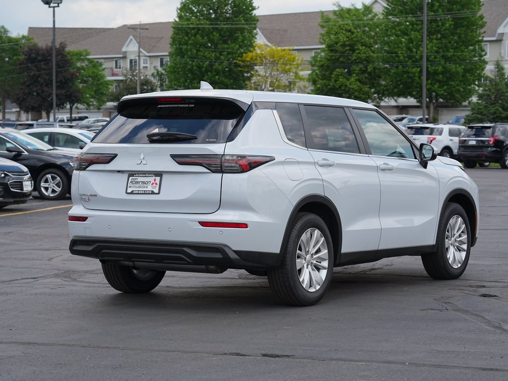 New 2026 Mitsubishi Outlander ES AWD/4WD image 3