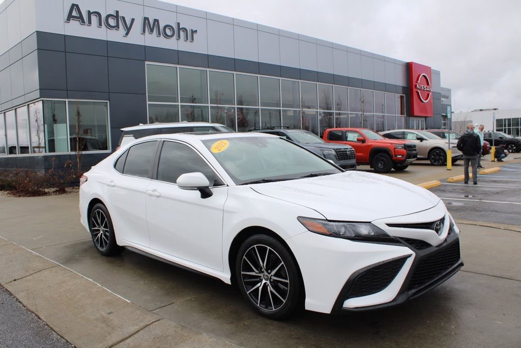 Used 2021 Toyota Camry SE w/ Blackout Package (TMS) image 1