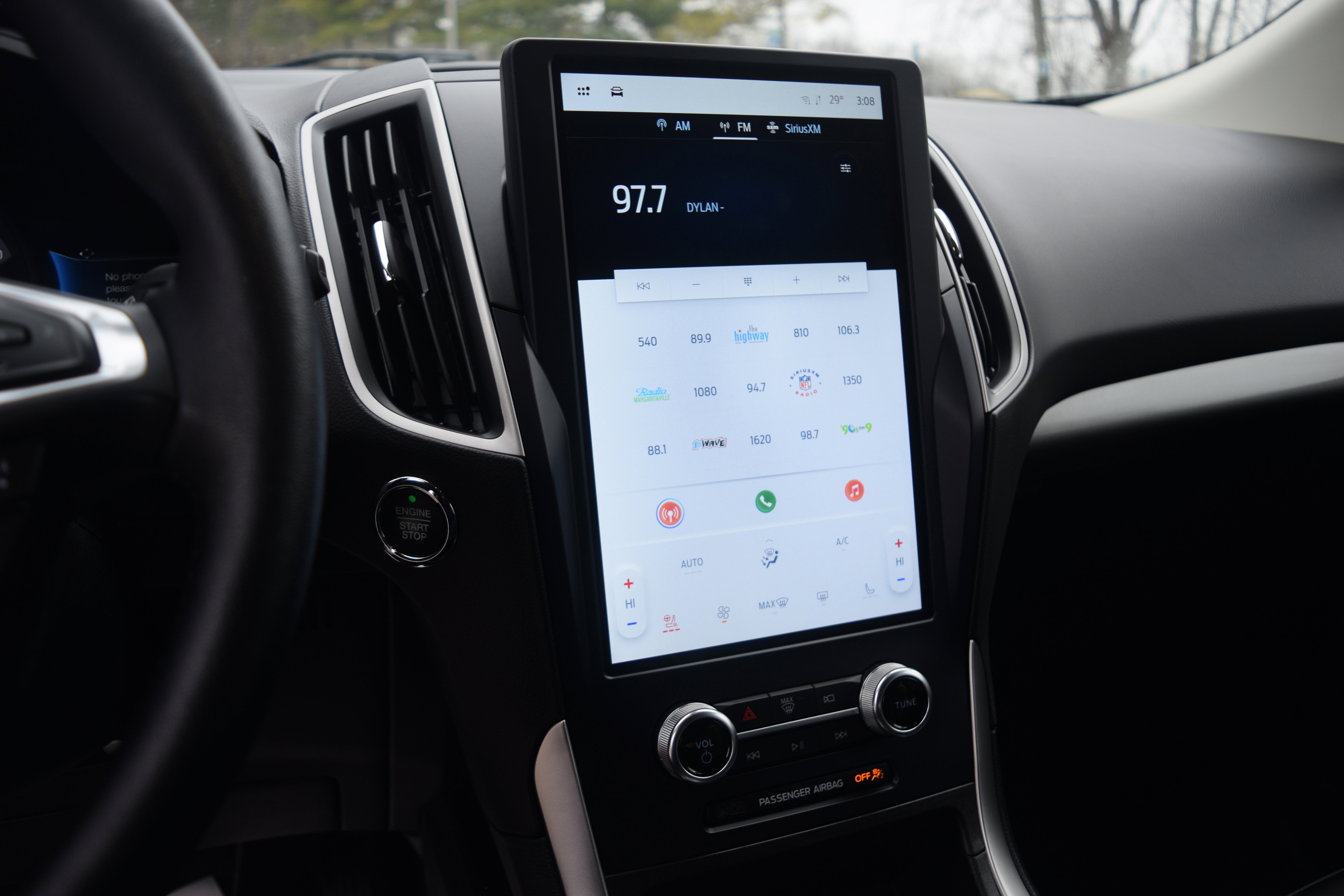 Used 2023 Ford Edge SEL w/ Convenience Package image 9