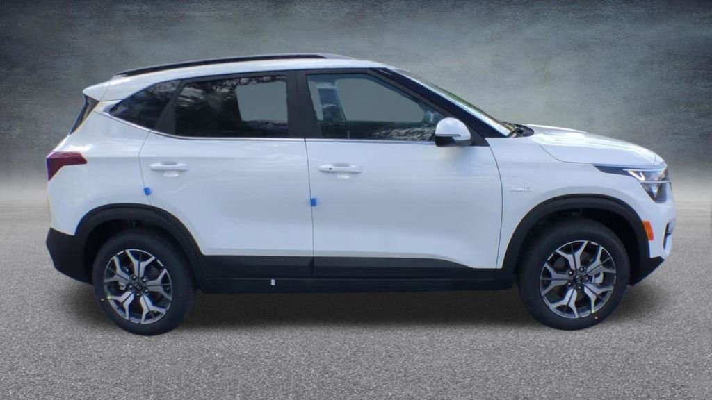 Used 2021 Kia Seltos EX image 26