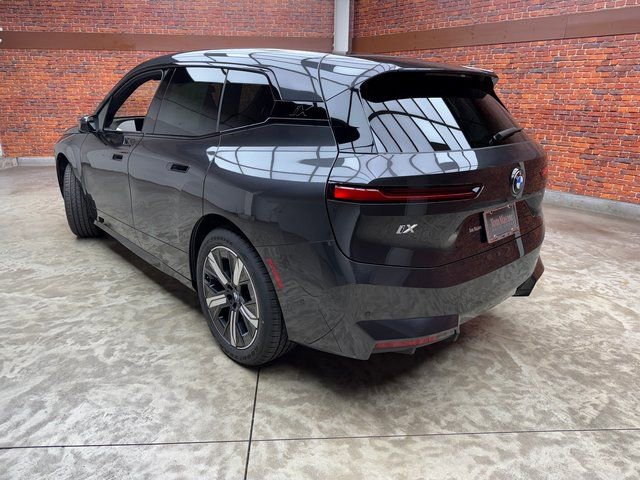 Used 2026 BMW iX xDrive60 w/ Premium Package AWD/4WD image 3