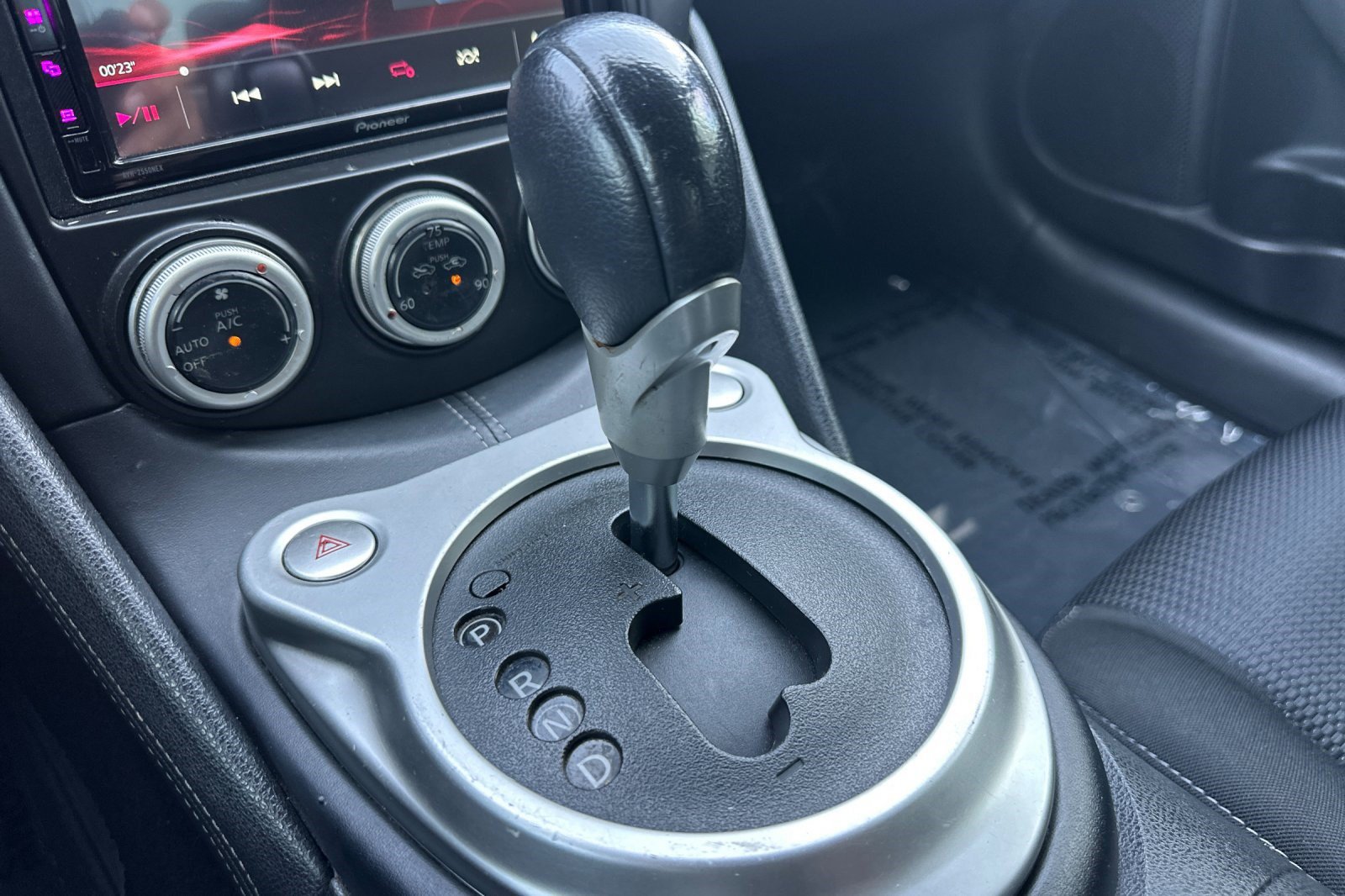 Used 2016 Nissan 370Z Coupe RWD image 17