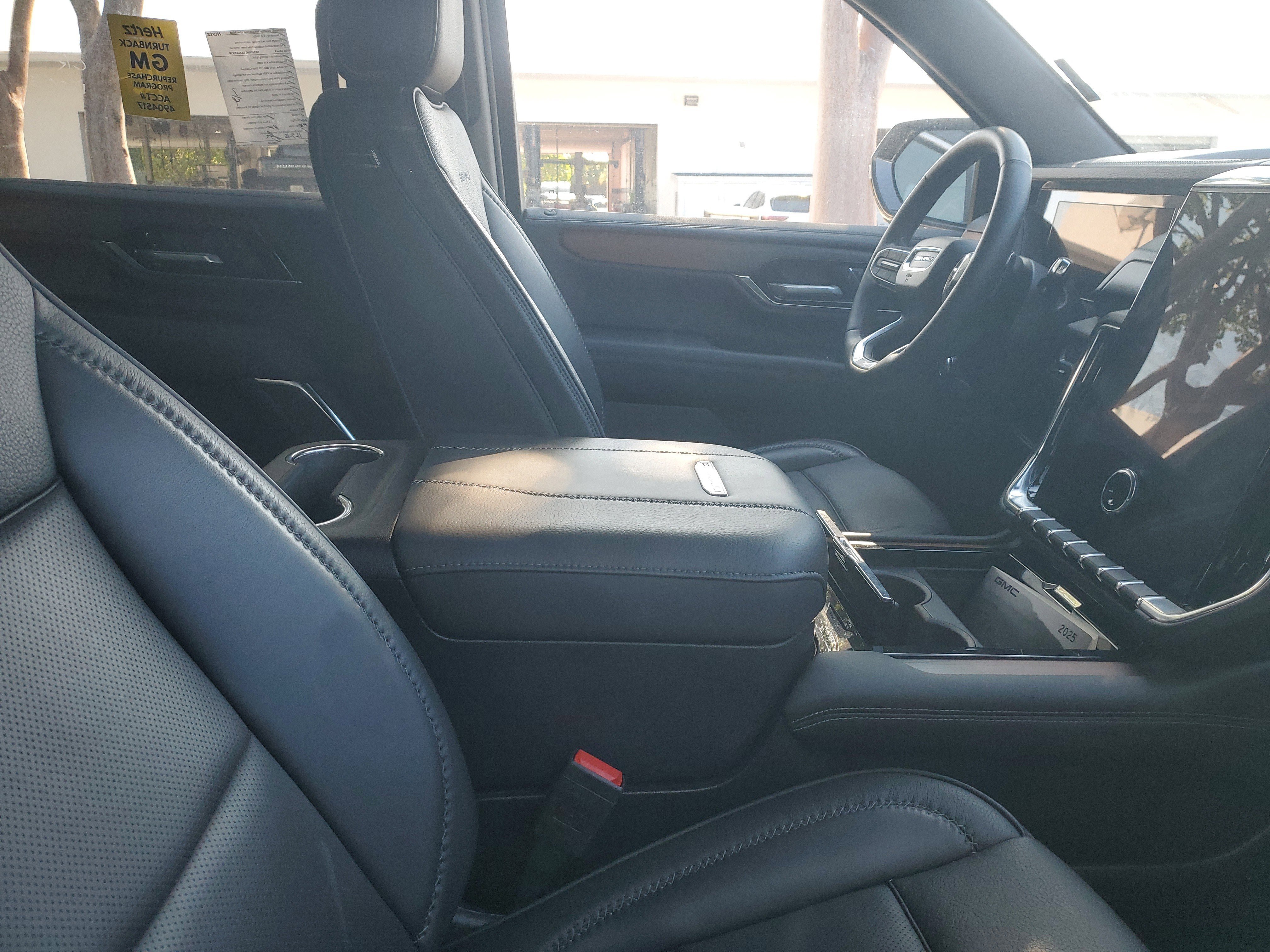 Used 2025 GMC Yukon Denali image 6