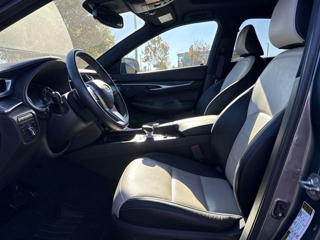 Used 2023 INFINITI QX55 Luxe w/ Cargo Package image 11