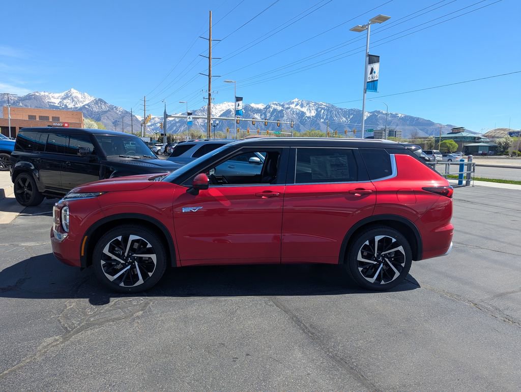 Used 2025 Mitsubishi Outlander 4WD Plug-In Hybrid image 8