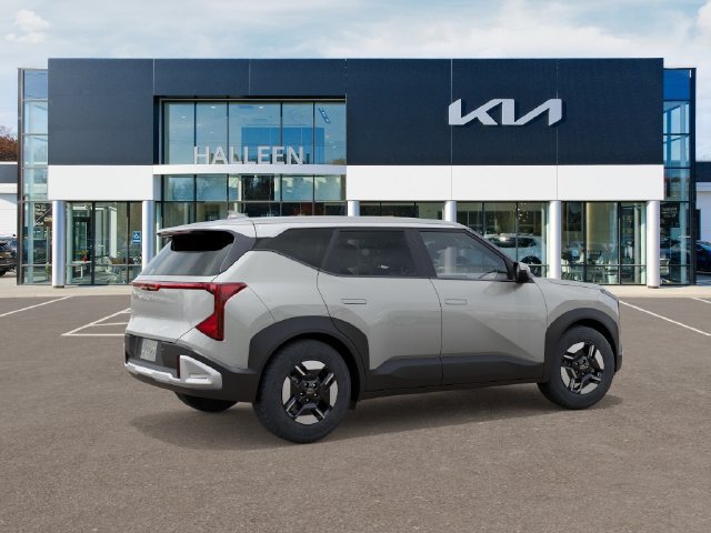 New 2027 Kia Seltos LX FWD image 6
