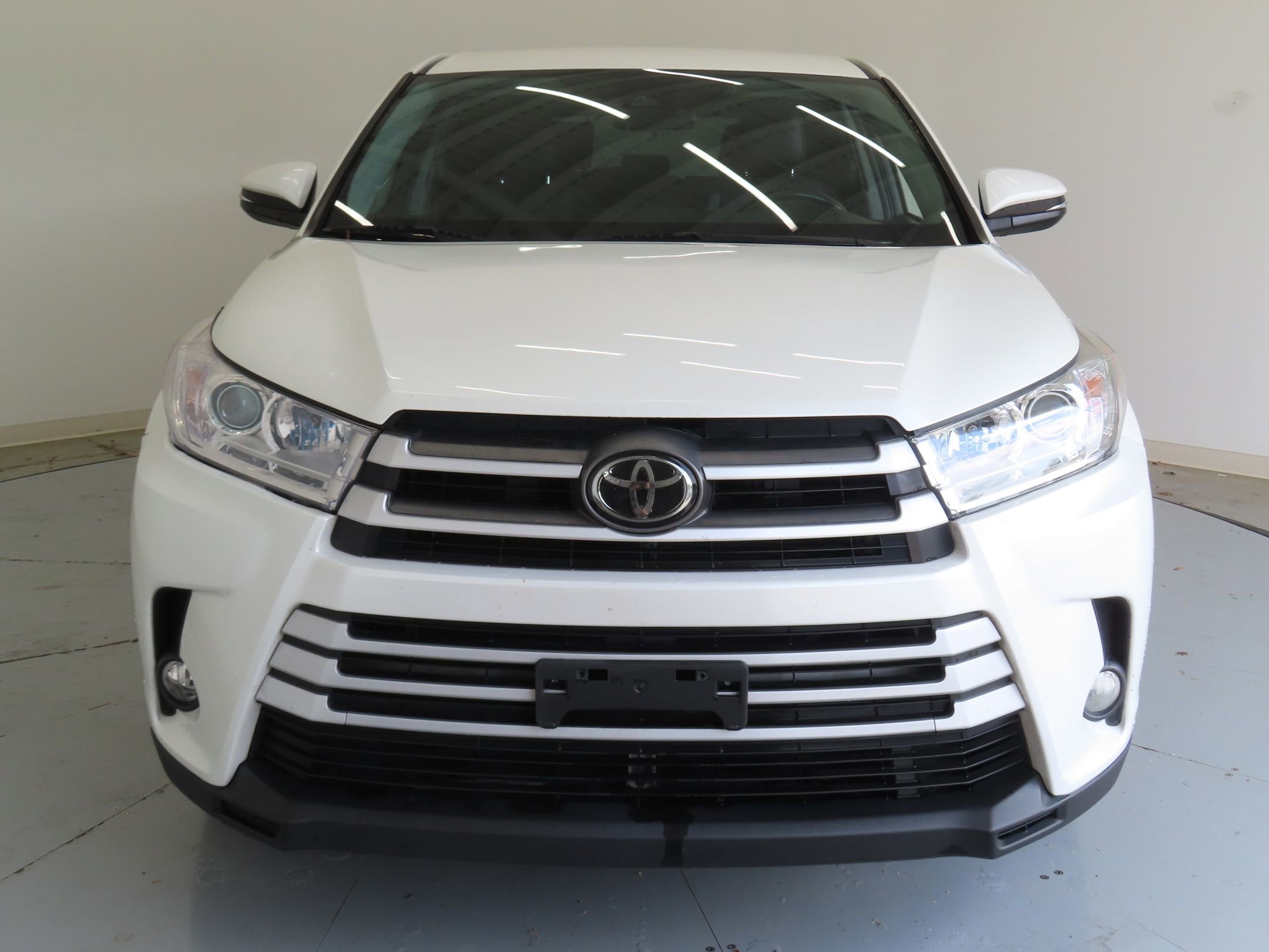 Used 2019 Toyota Highlander Plus FWD image 9