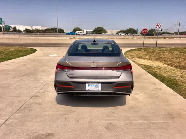 Used 2026 Hyundai Elantra SE FWD image 6