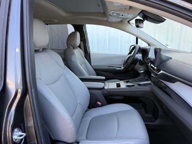 Certified 2025 Toyota Sienna XLE FWD image 30