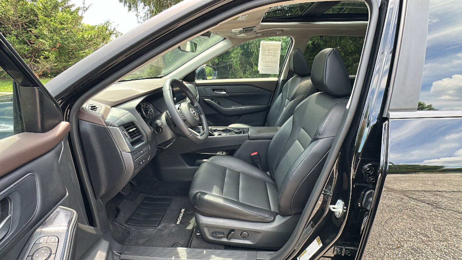 Certified 2023 Nissan Rogue SV w/ SV Premium B Package AWD/4WD image 11