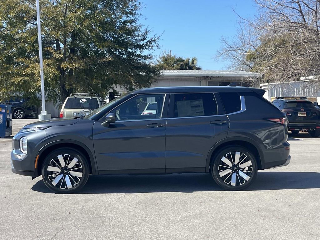 New 2026 Mitsubishi Outlander SE FWD image 2