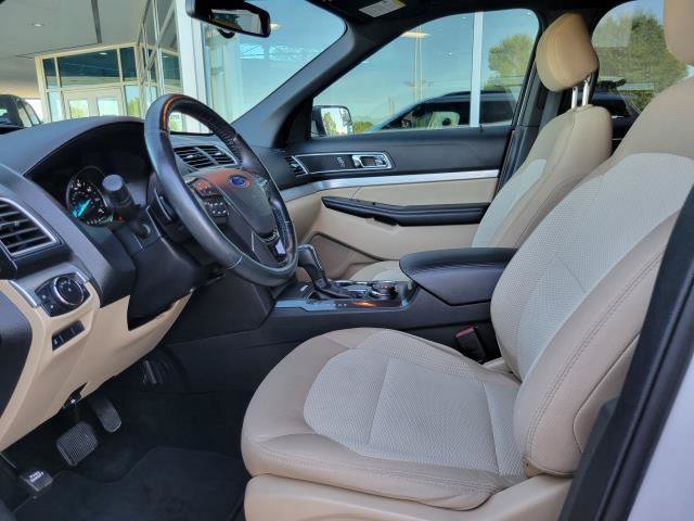Used 2017 Ford Explorer XLT w/ Equipment Group 201A AWD/4WD image 13