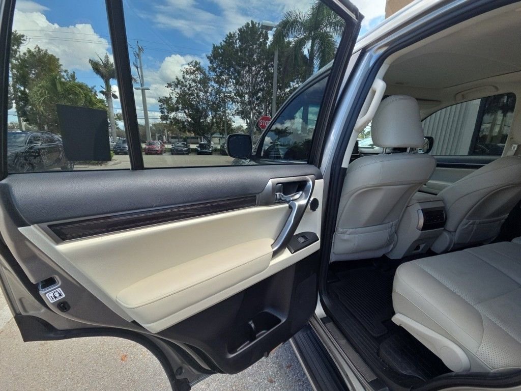 Used 2023 Lexus GX 460 Luxury w/ Accessory Package image 14