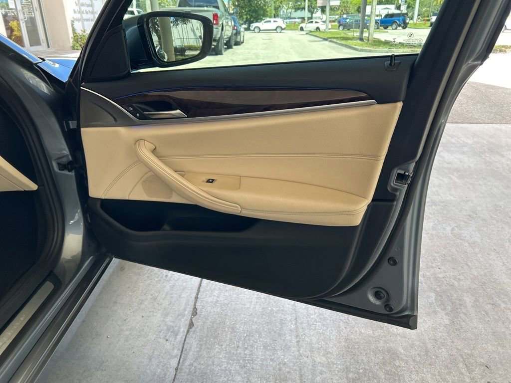 Used 2018 BMW 530e xDrive image 25