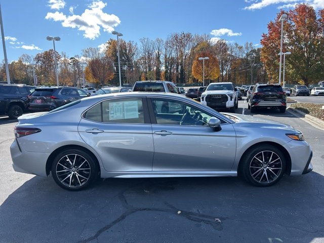 Used 2023 Toyota Camry SE image 4