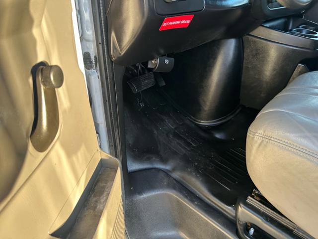 Used 2013 Chevrolet Express 2500 image 19