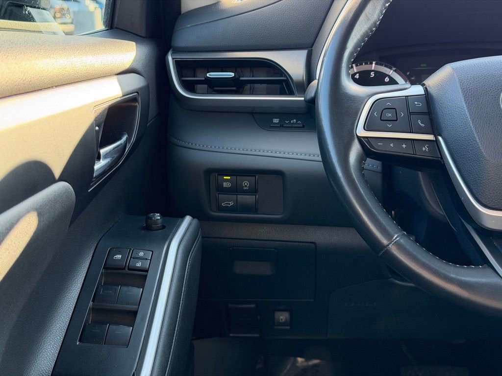 Used 2024 Toyota Highlander XLE image 34