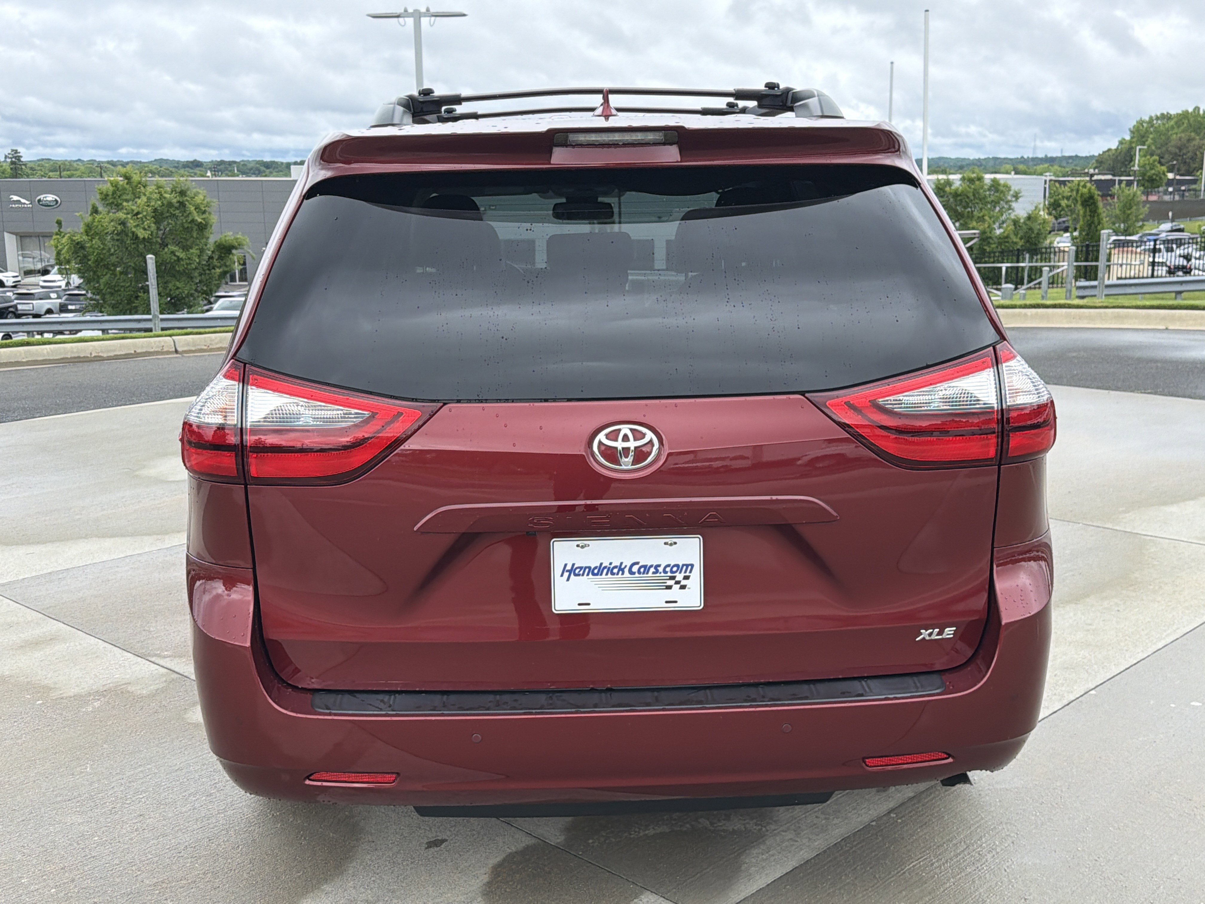 Used 2020 Toyota Sienna XLE w/ XLE Navigation Package FWD image 9
