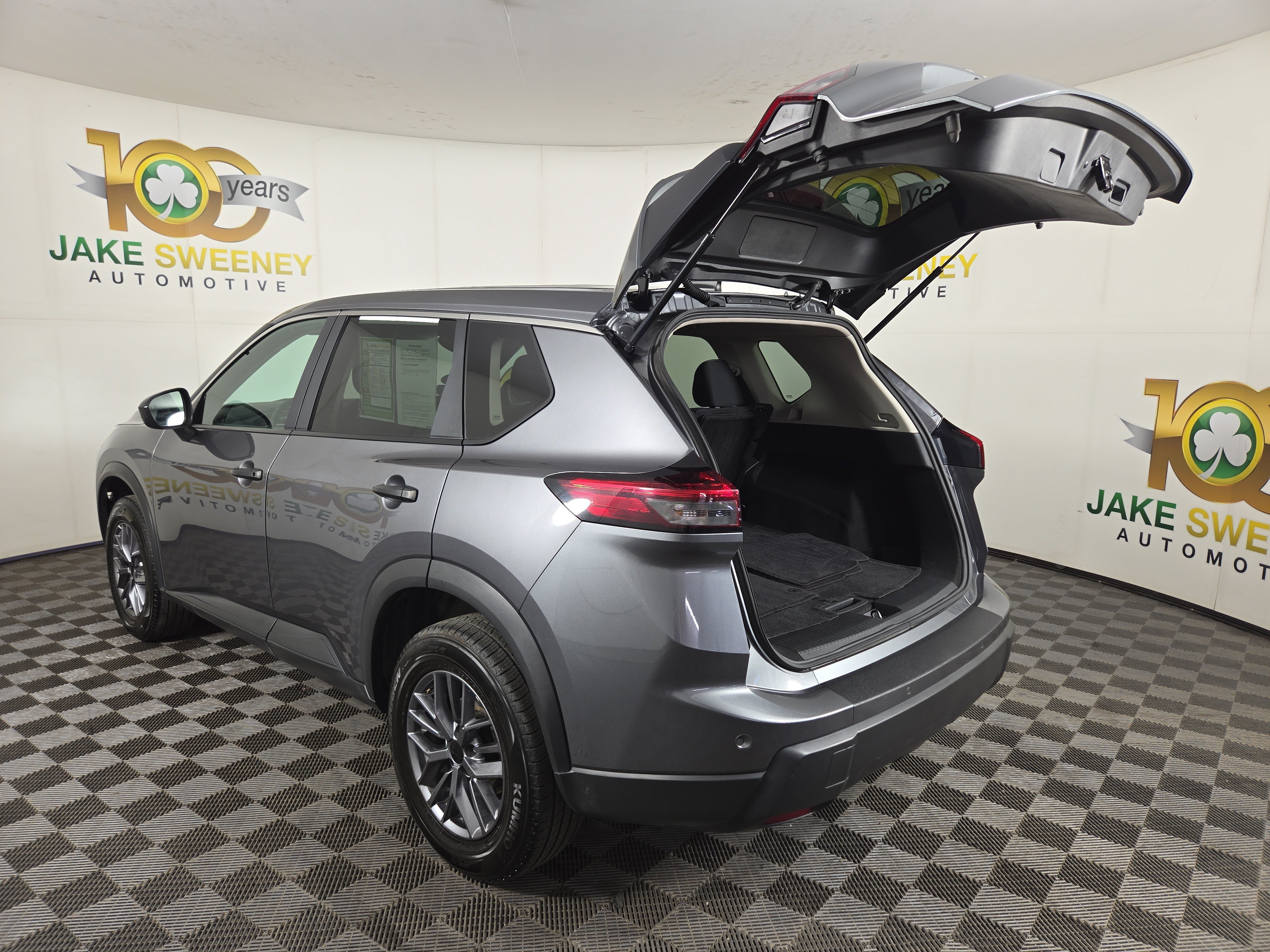 Used 2024 Nissan Rogue S AWD/4WD image 29