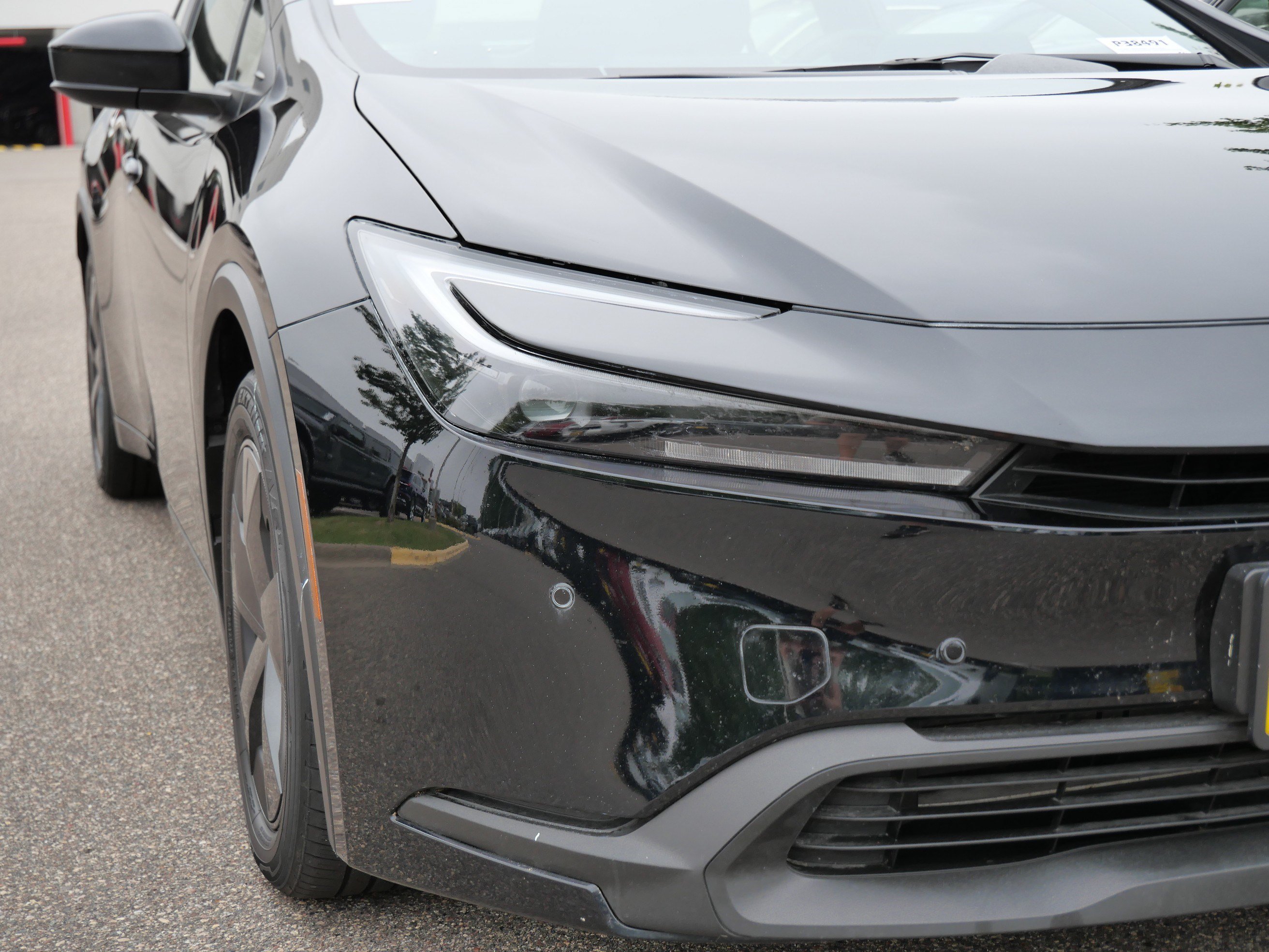 Certified 2025 Toyota Prius LE FWD image 17