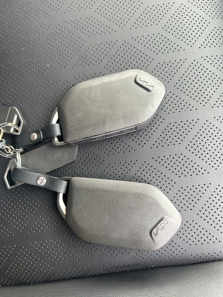 Used 2025 Kia Carnival image 23