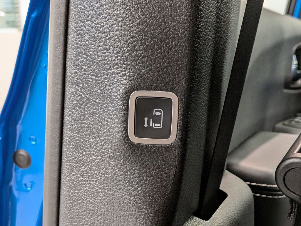 New 2026 Chrysler Pacifica Select AWD/4WD image 21