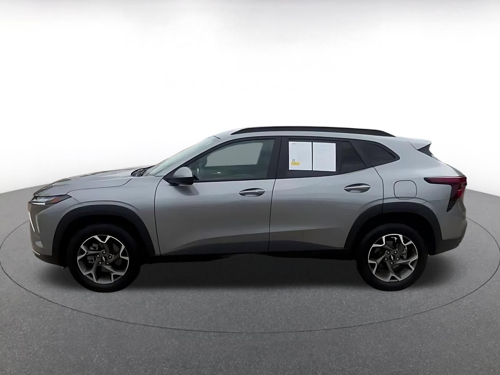 Used 2025 Chevrolet Trax LT w/ LT Convenience Package FWD image 7