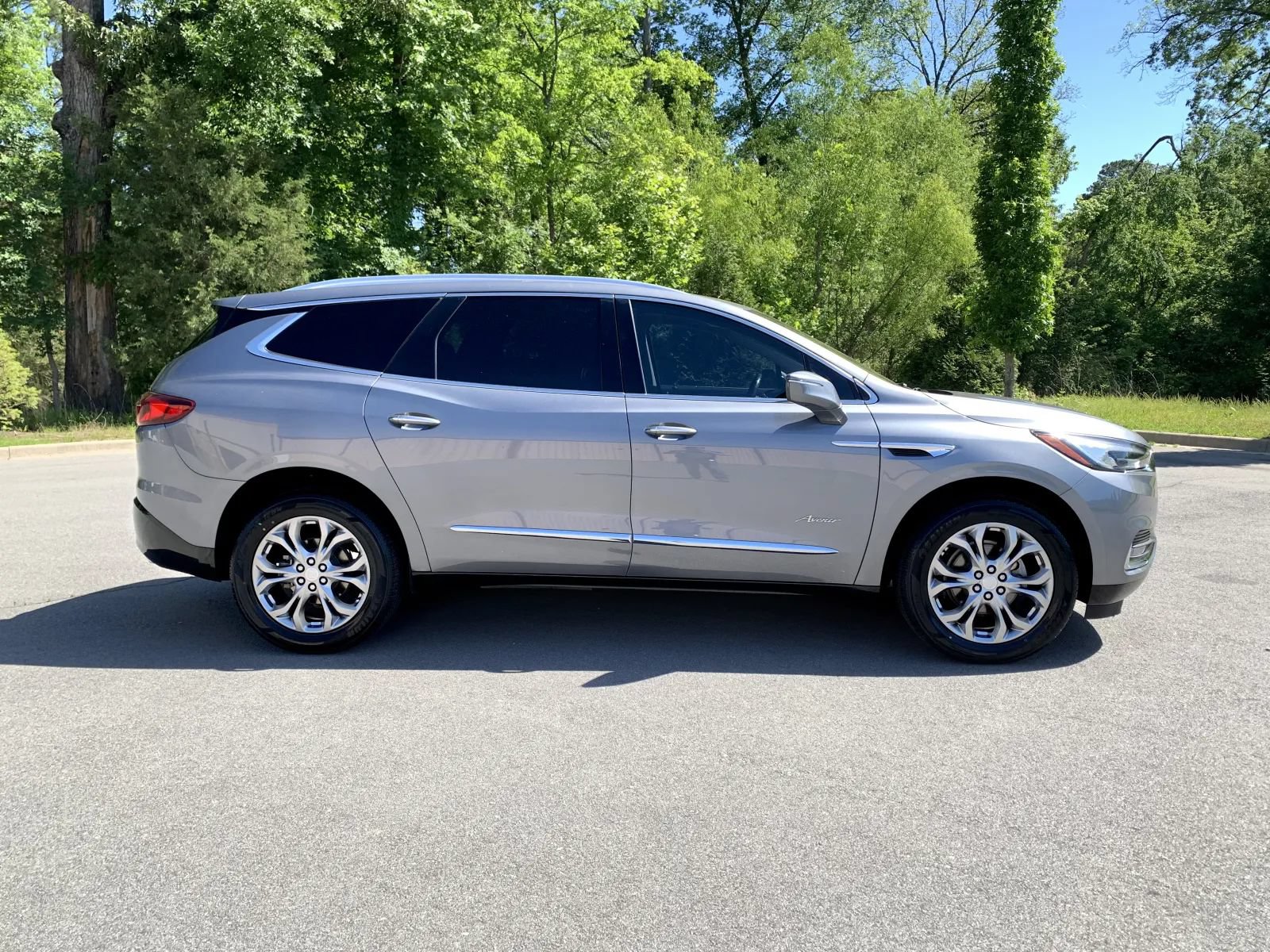 Used 2019 Buick Enclave Avenir w/ Avenir Technology Package FWD image 8