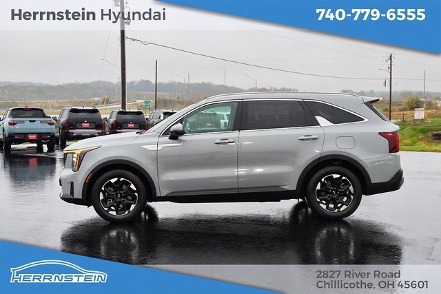 Used 2024 Kia Sorento S w/ Panoramic Sunroof Package image 4
