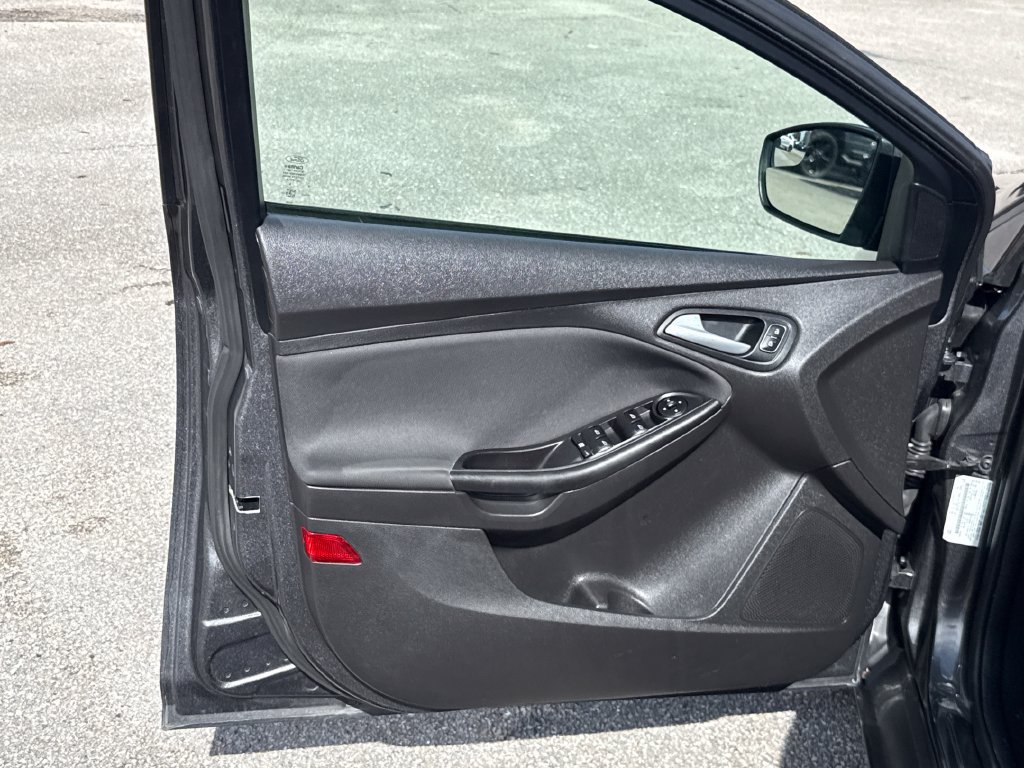 Used 2018 Ford Focus SE FWD image 11
