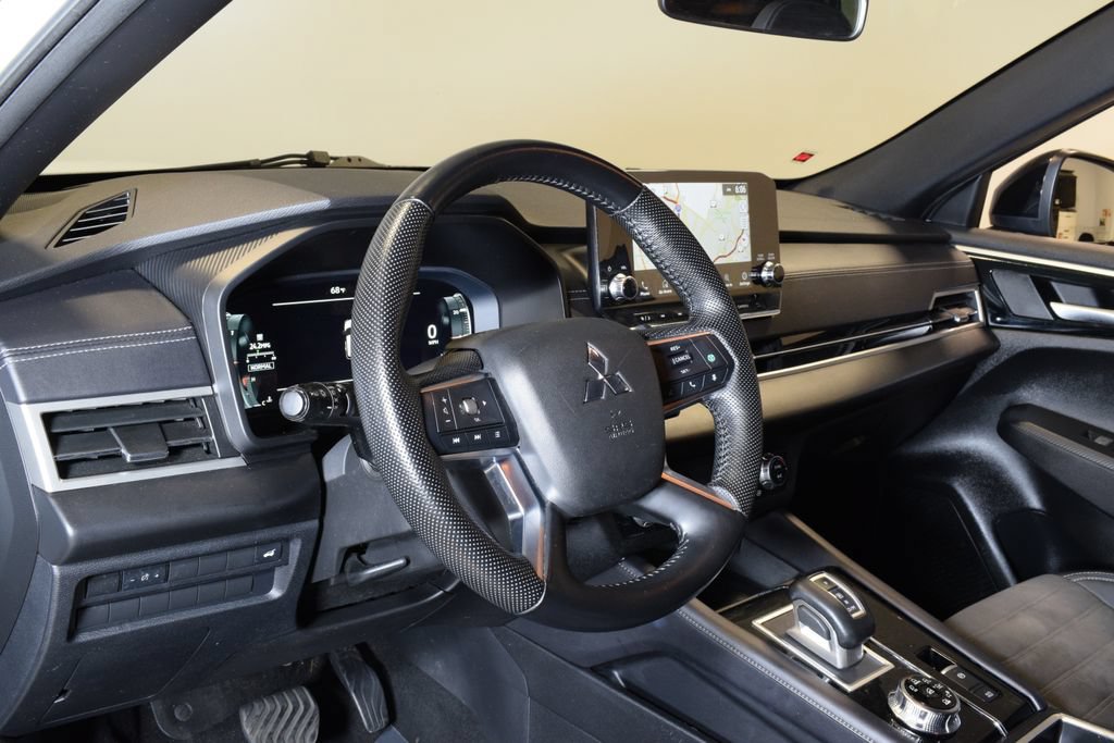 Used 2023 Mitsubishi Outlander SE AWD/4WD image 11
