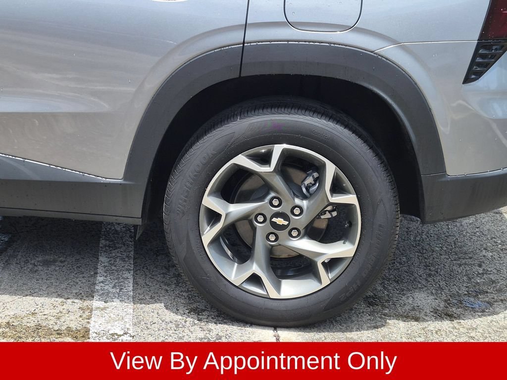 Used 2025 Chevrolet Trax LT w/ LT Convenience Package FWD image 26