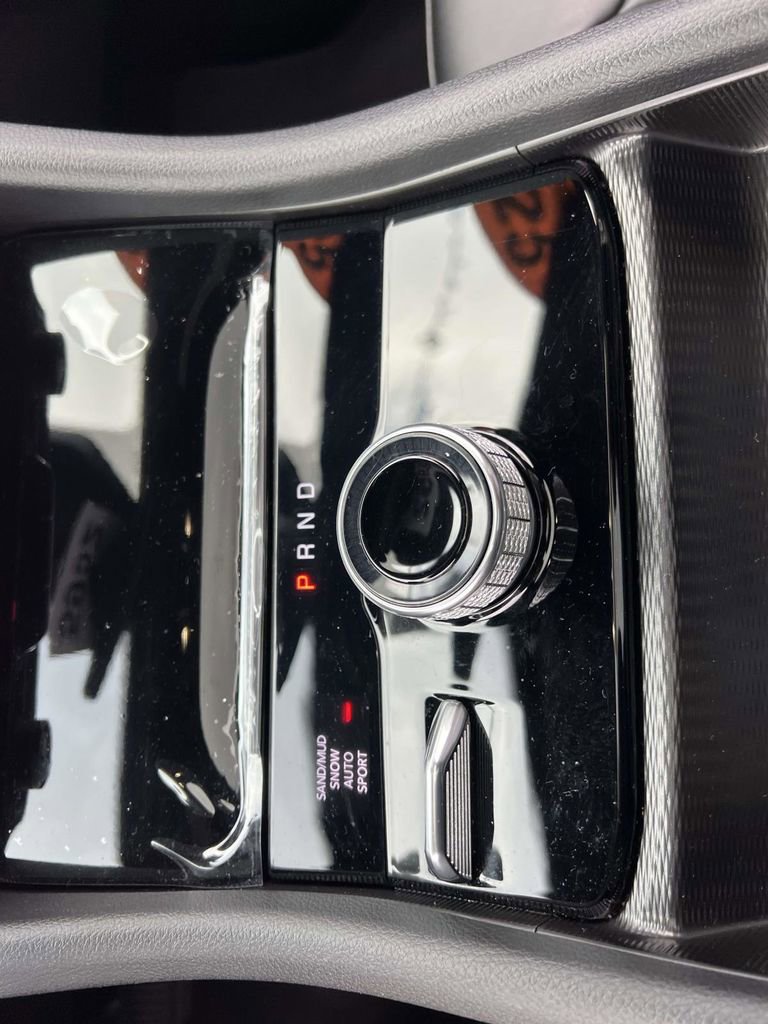 Used 2025 Jeep Grand Cherokee L Limited image 26