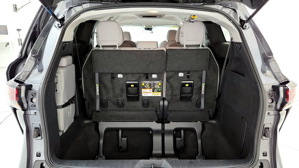 Used 2025 Toyota Sienna LE AWD/4WD image 20