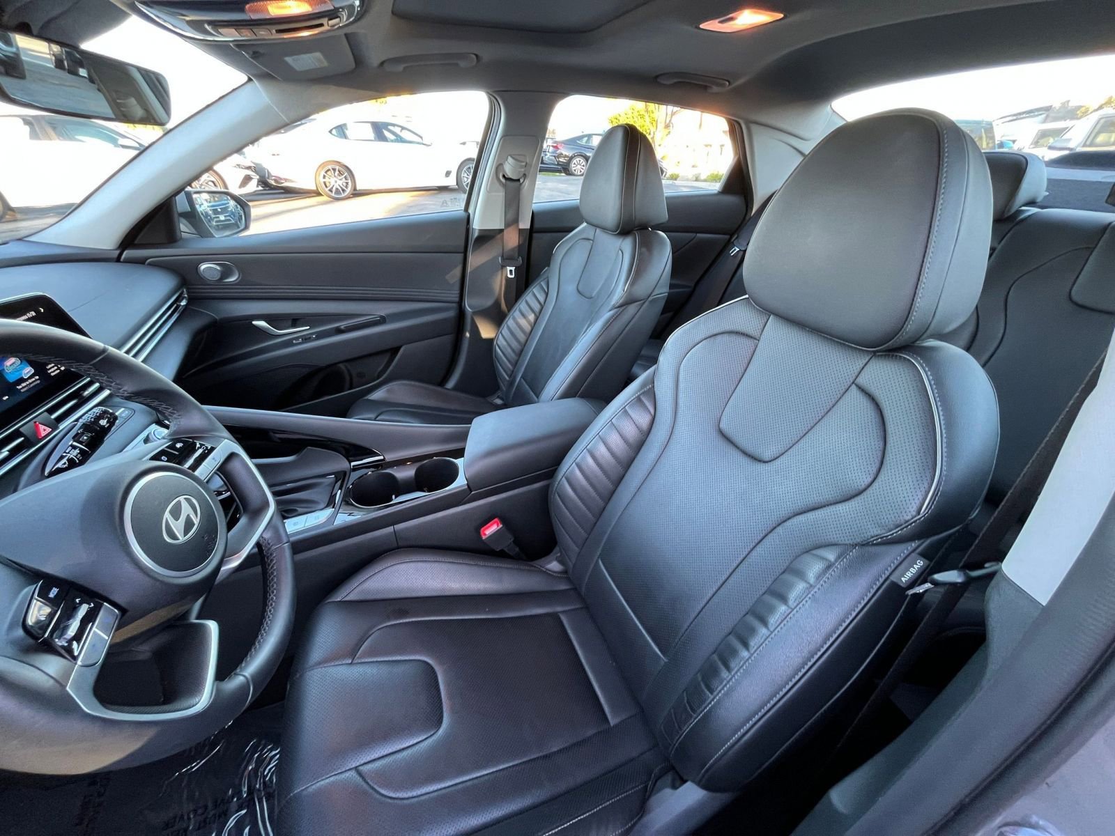 Used 2025 Hyundai Elantra Limited image 37