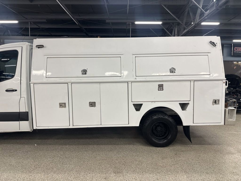 Used 2019 Freightliner Sprinter 3500 w/ Premium Package image 6