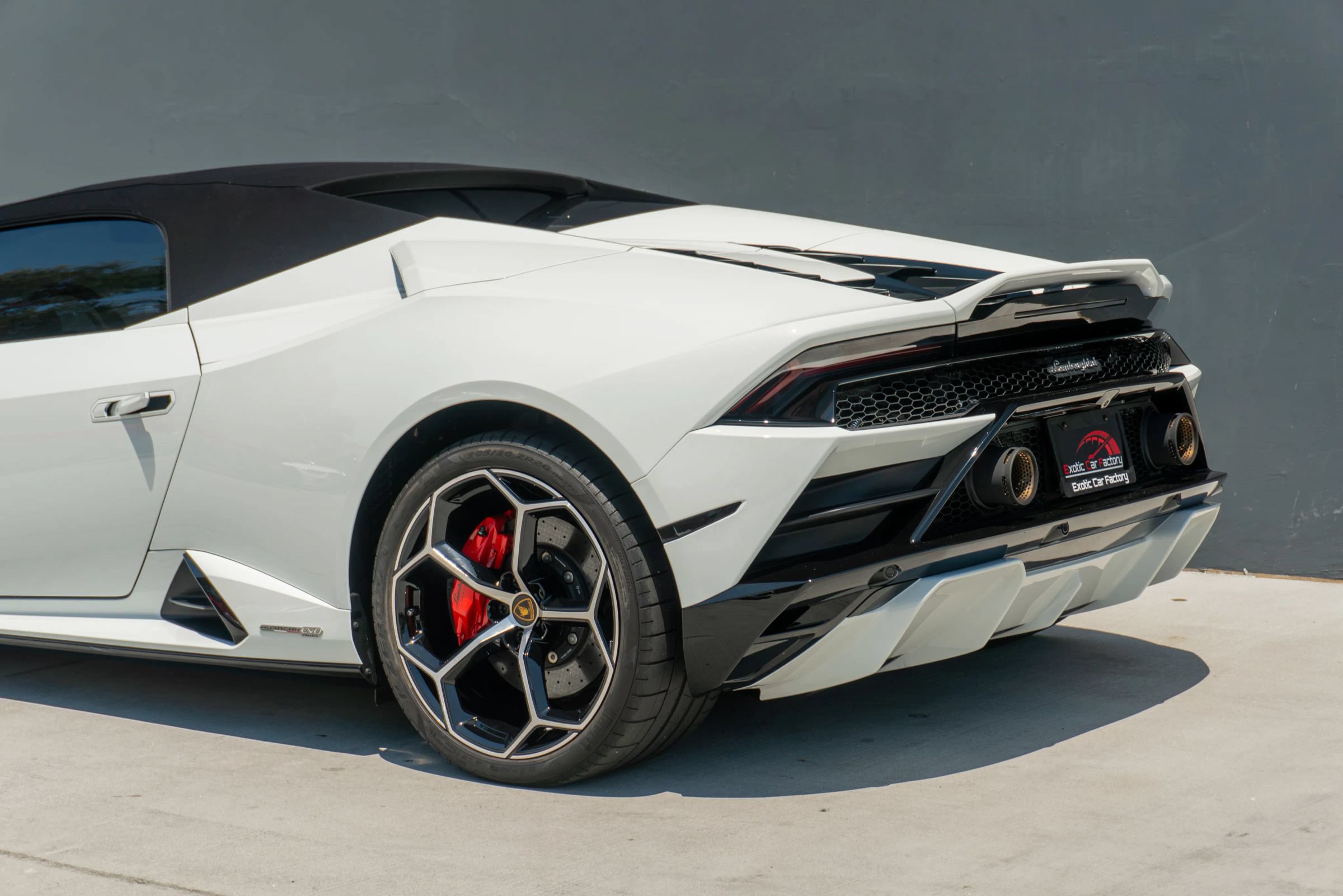 Used 2023 Lamborghini Huracan EVO RWD image 25