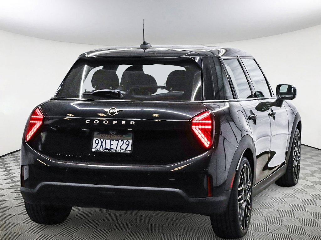 Used 2026 MINI Cooper 4-Door Hardtop FWD image 5