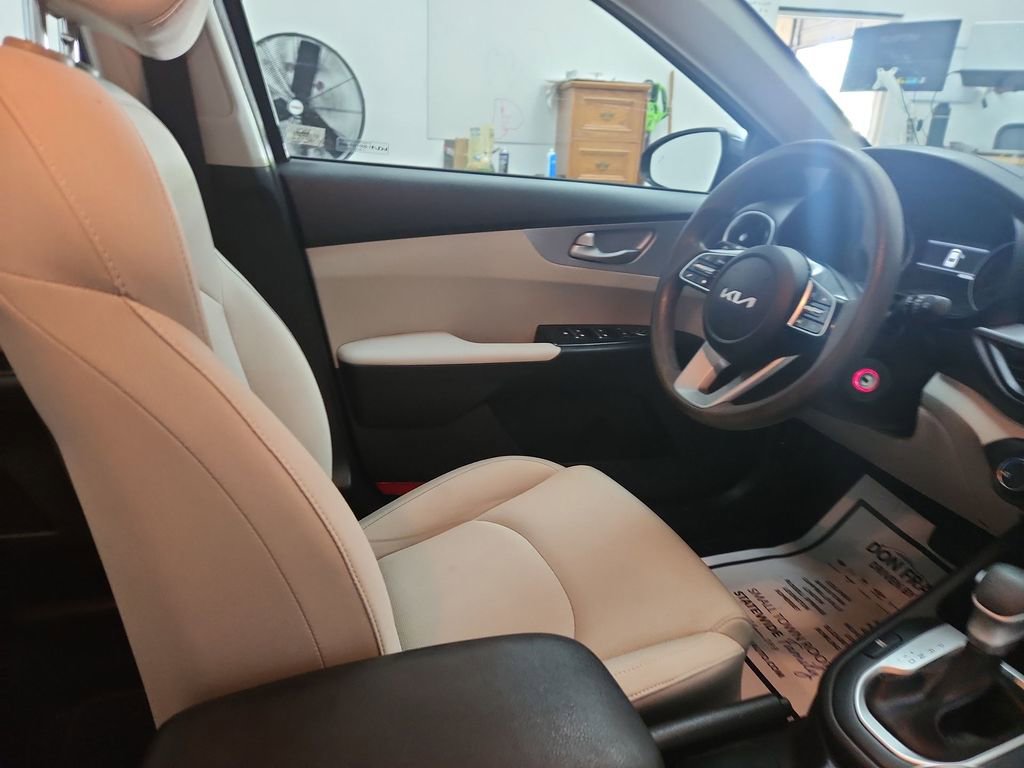 Used 2023 Kia Forte LXS w/ LXS Technology Package FWD image 15