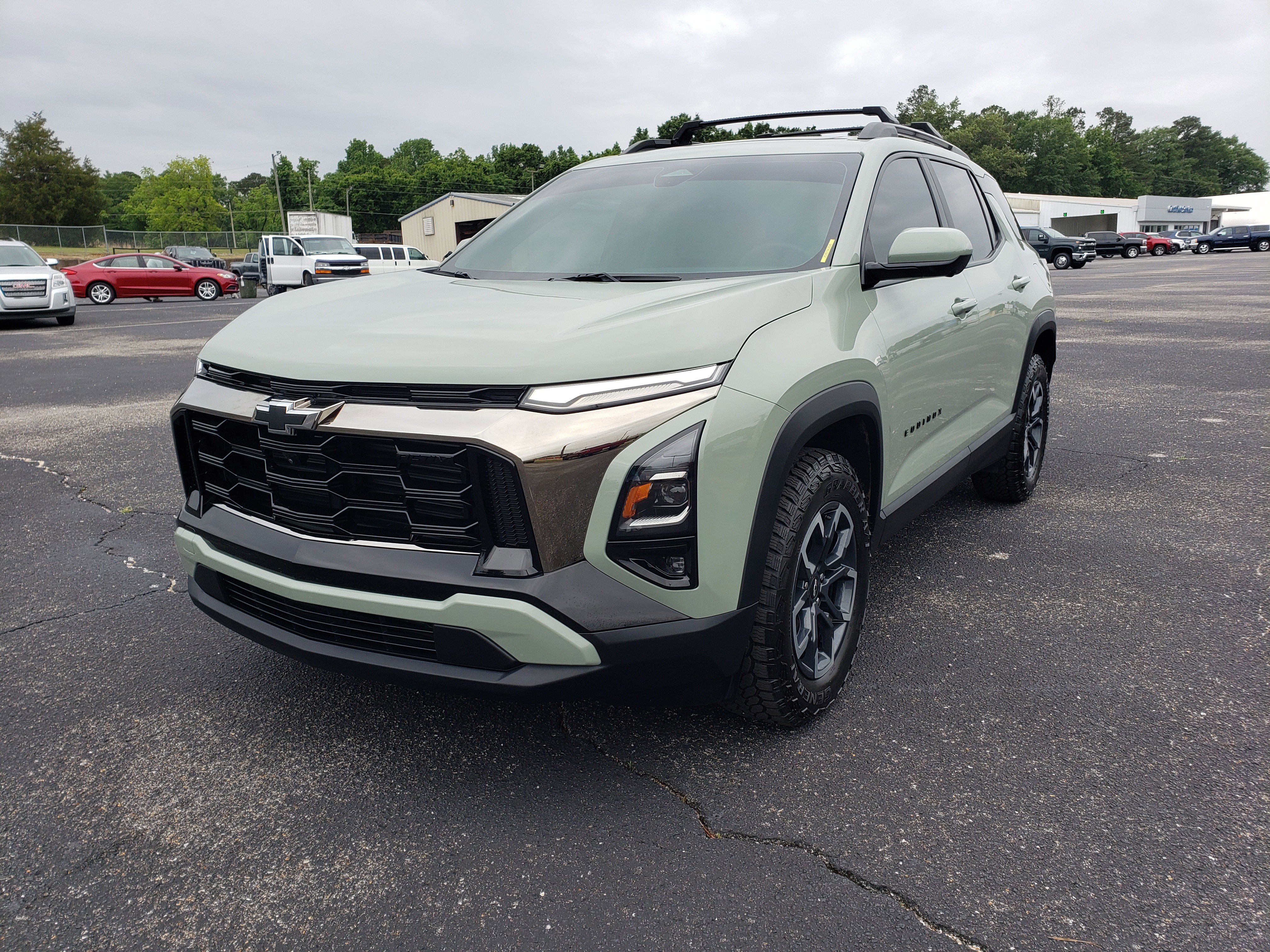 Used 2025 Chevrolet Equinox ACTIV w/ Safety and Technology Package FWD image 2
