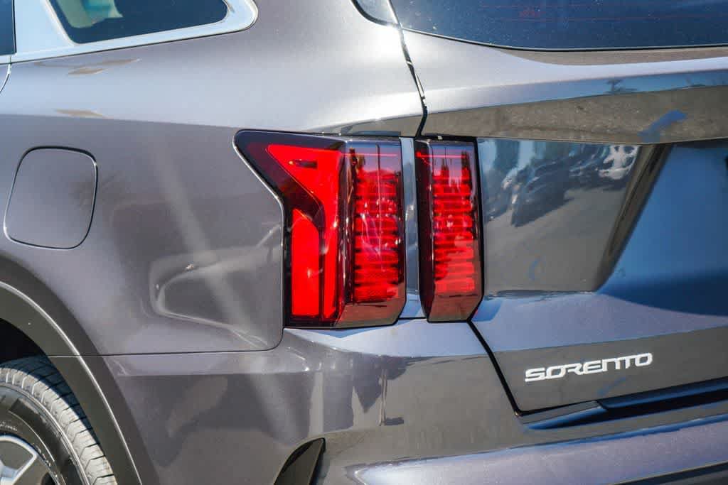 Certified 2023 Kia Sorento EX FWD image 7
