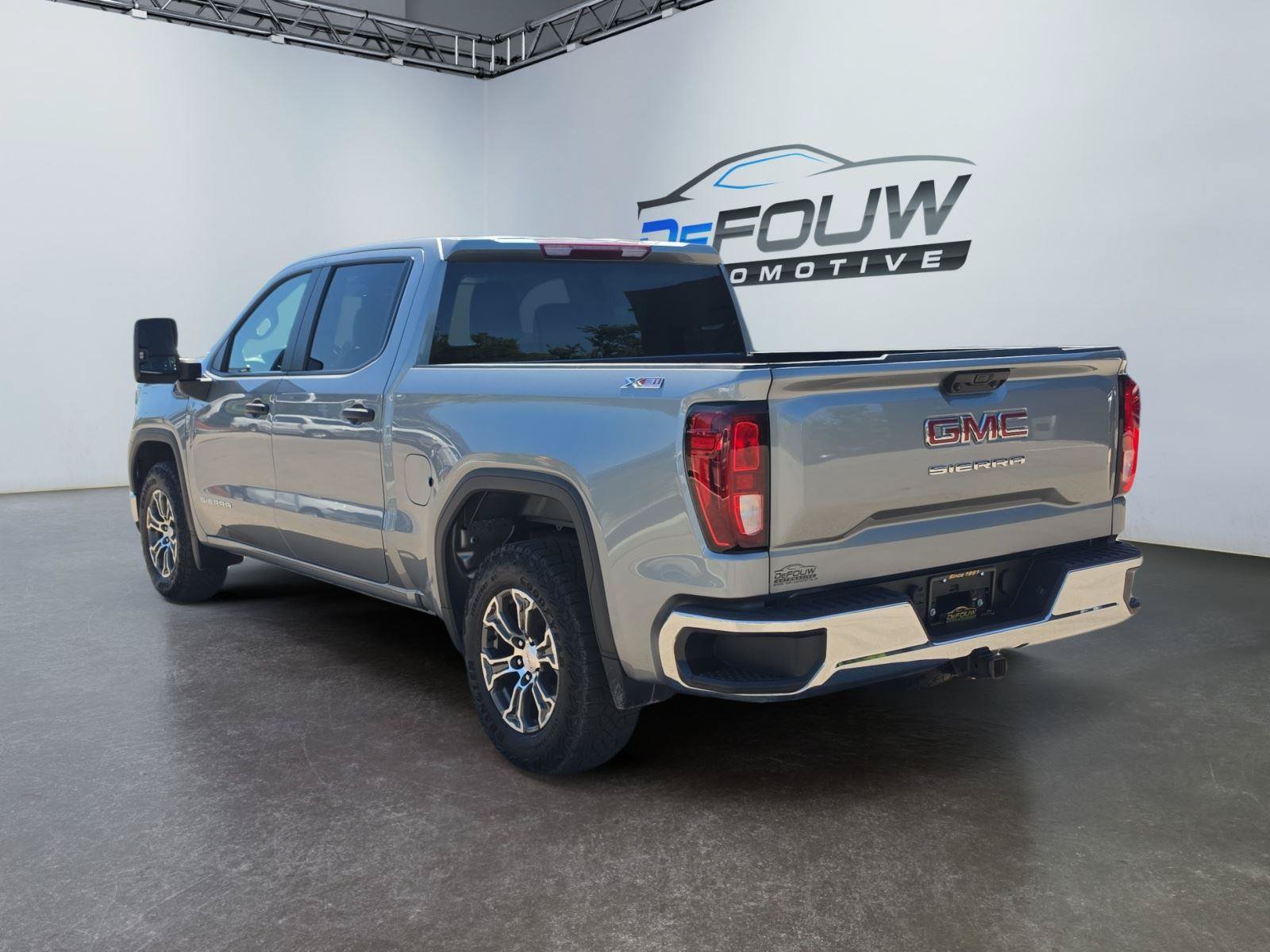 Used 2024 GMC Sierra 1500 Pro w/ Pro Value Package AWD/4WD image 5