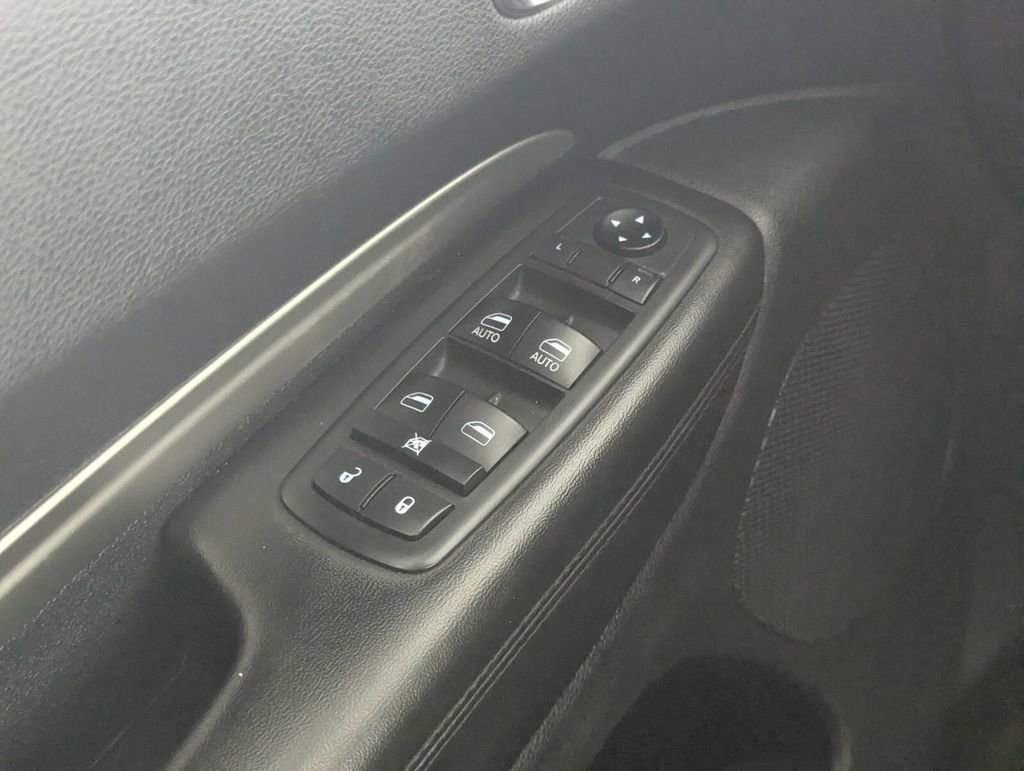 Used 2018 Dodge Durango SXT w/ 3rd Row Seating Group image 18