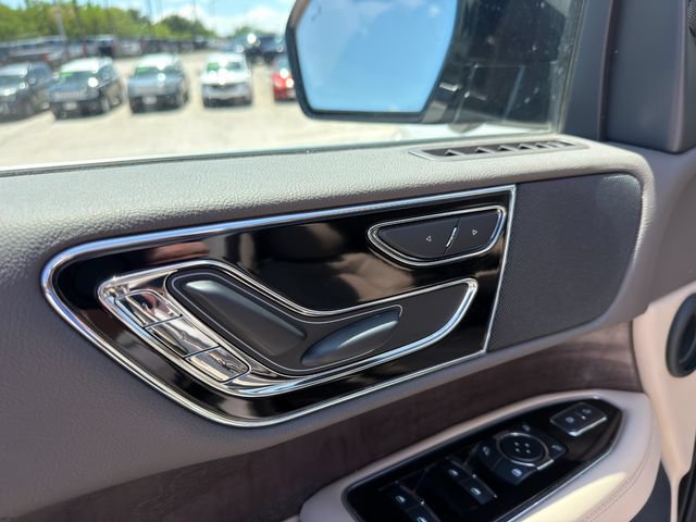 Used 2024 Lincoln Navigator Premiere AWD/4WD image 29
