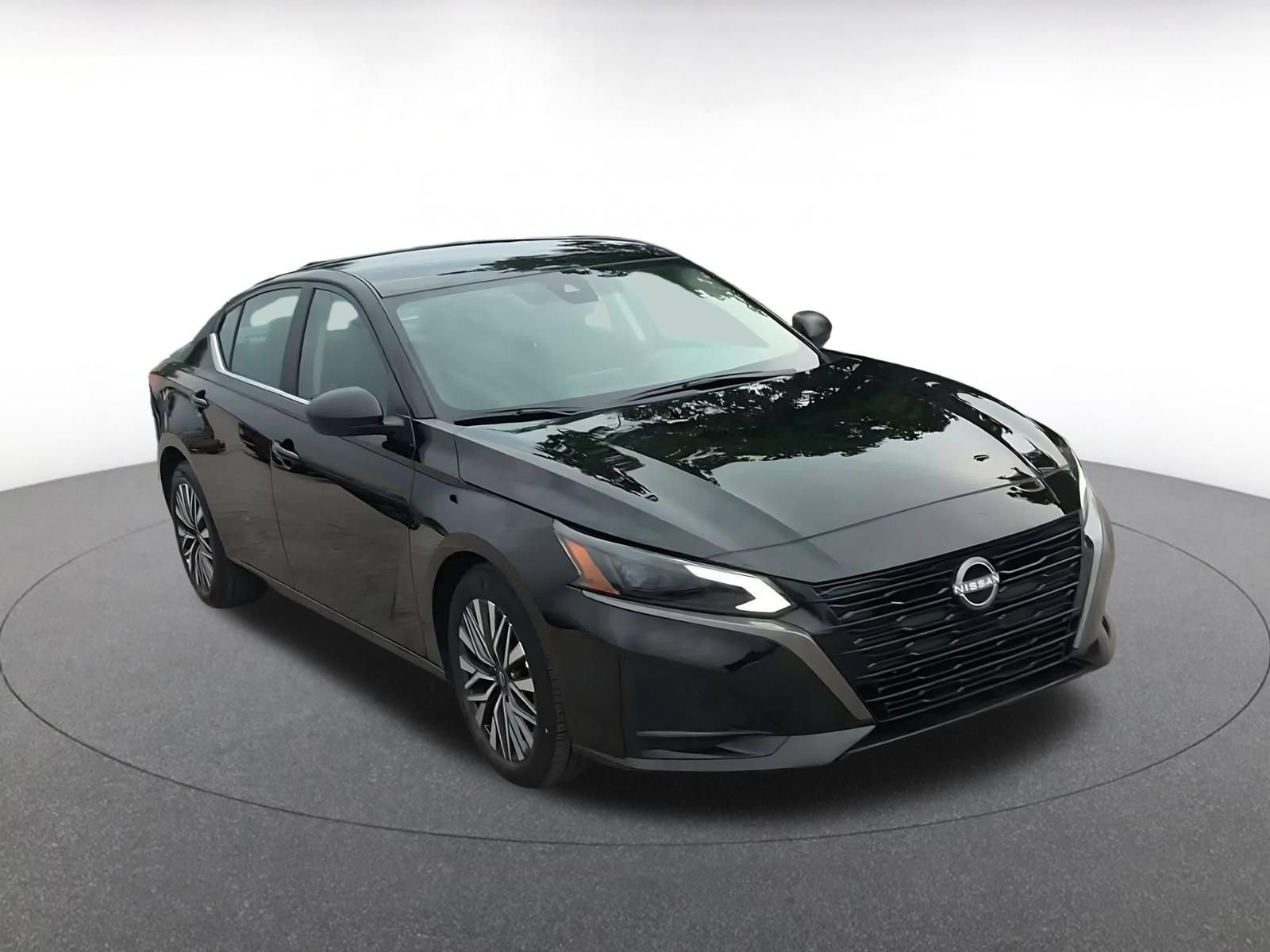 Used 2026 Nissan Altima 2.5 SV FWD image 3