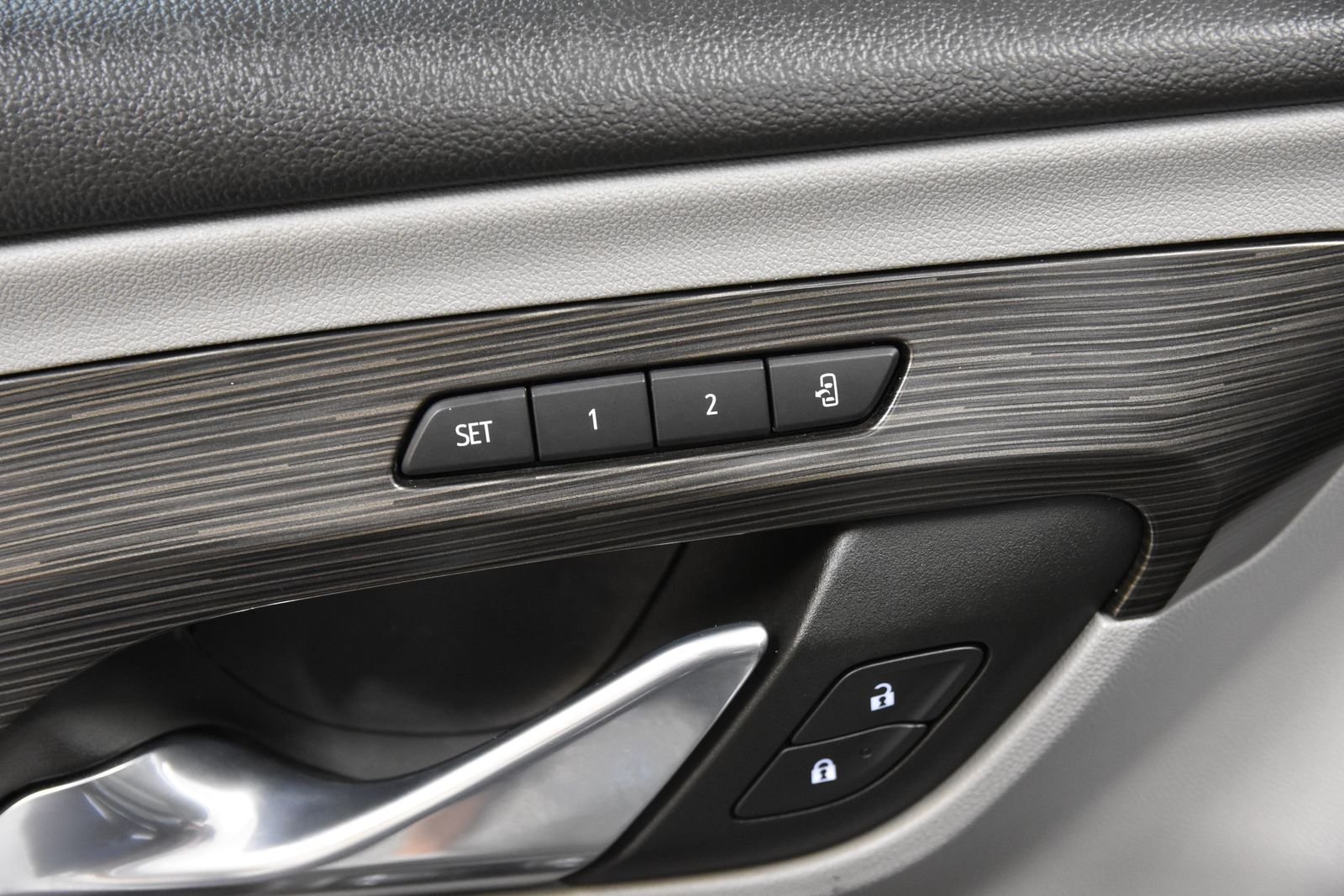 Used 2023 GMC Terrain SLT FWD image 17