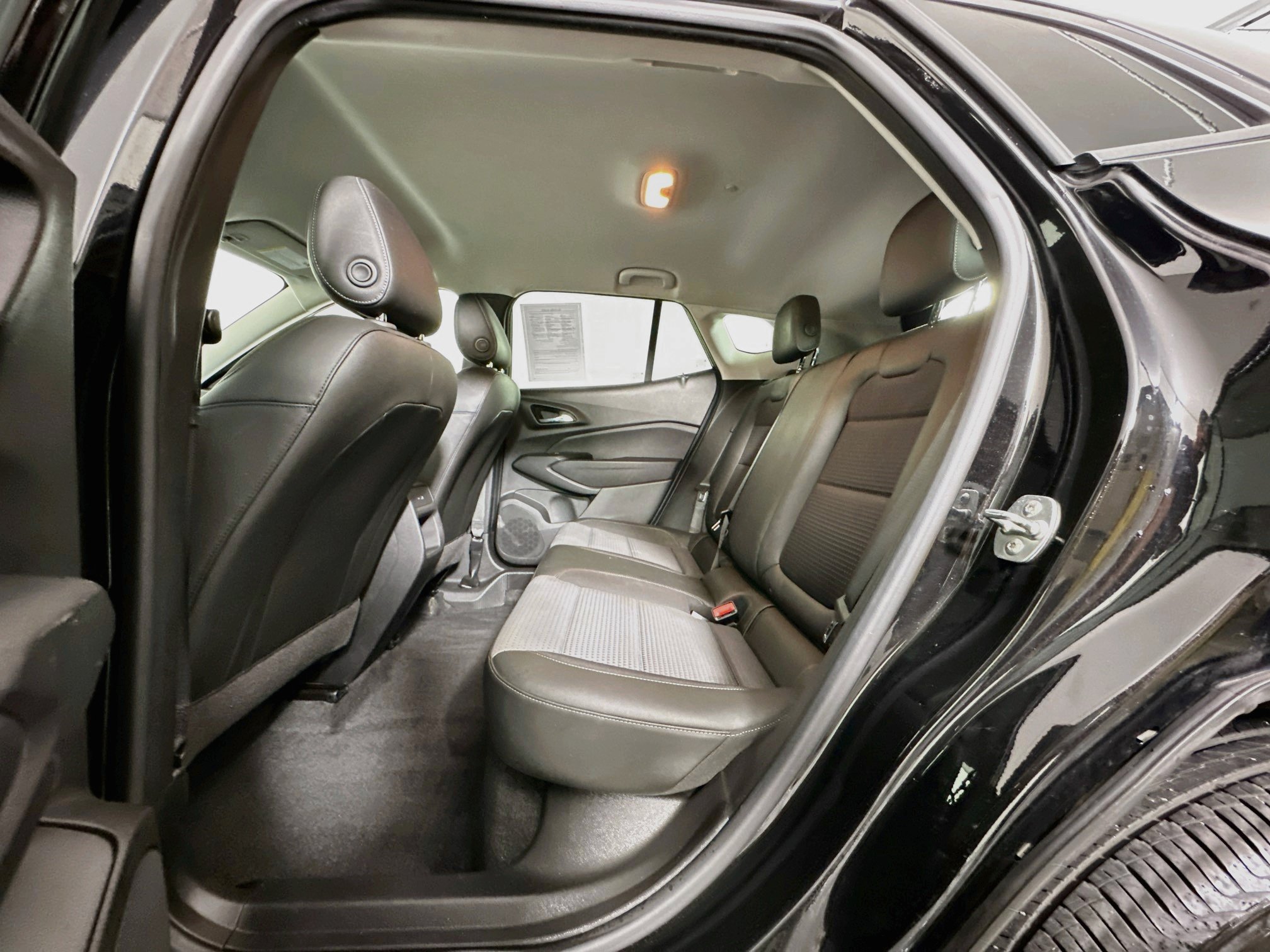Used 2024 Chevrolet Trax LT w/ Driver Confidence Package FWD image 27