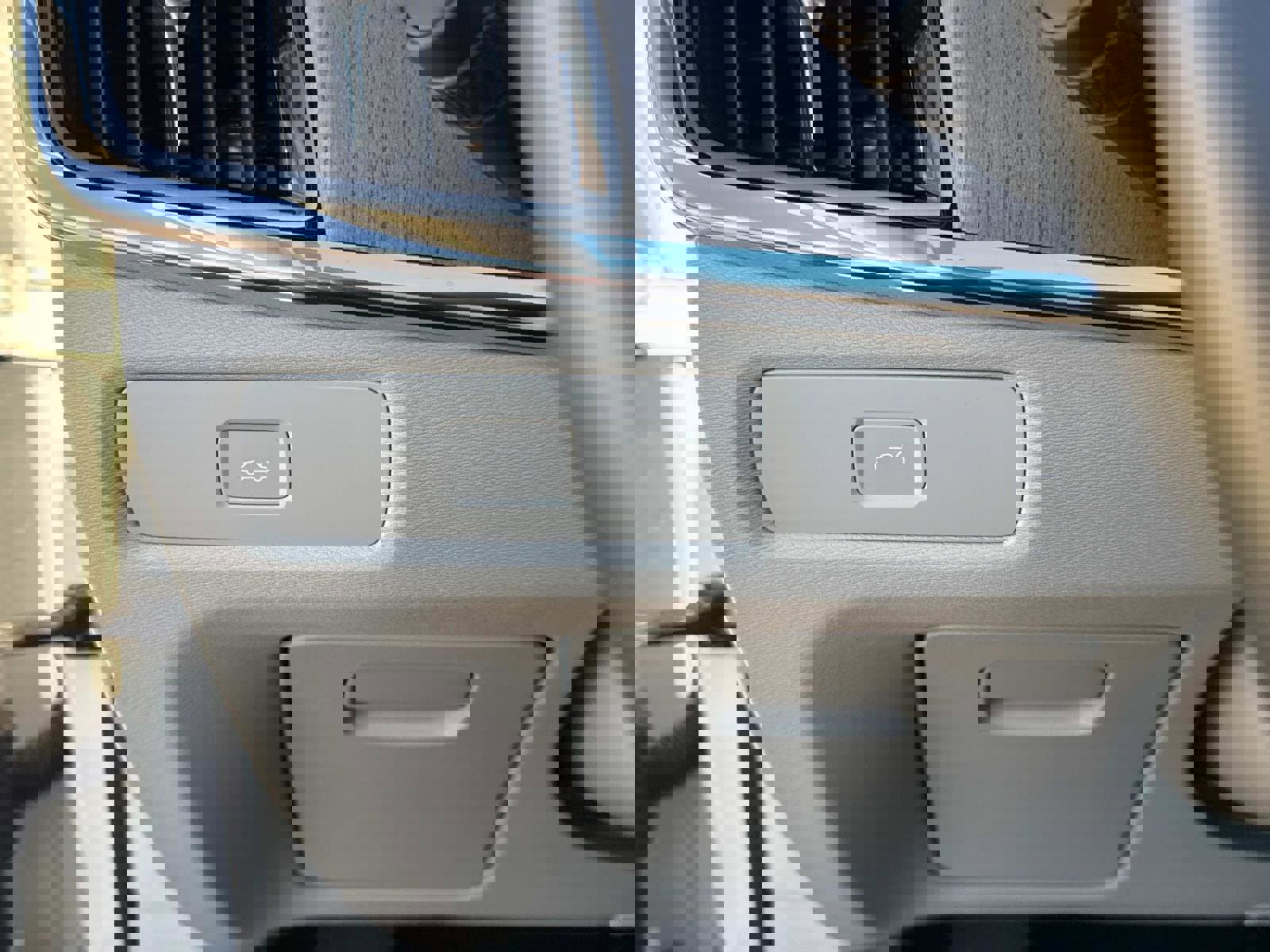 Certified 2024 Volvo S90 B6 Ultimate w/ Protection Package Premier image 30