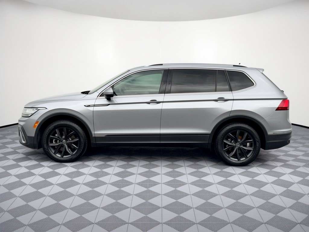 Used 2024 Volkswagen Tiguan SE FWD image 2